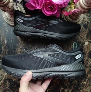 Brooks Beast GTS 23 Comfort/Athletic Medical Field Shoes Size 11.5 2E Wide Men